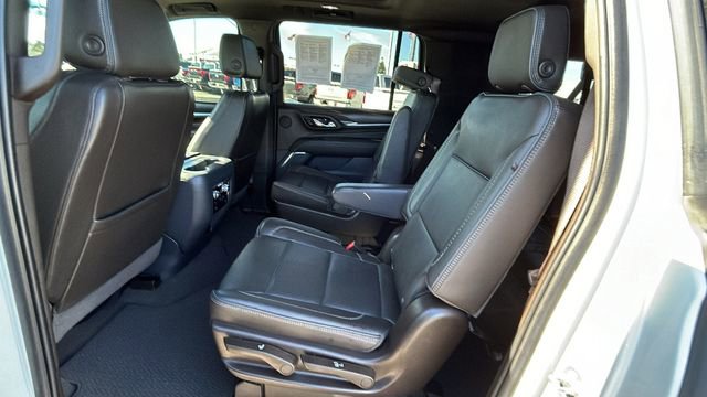 Used 2022 GMC Yukon XL Denali w/ Denali Premium Package image 16