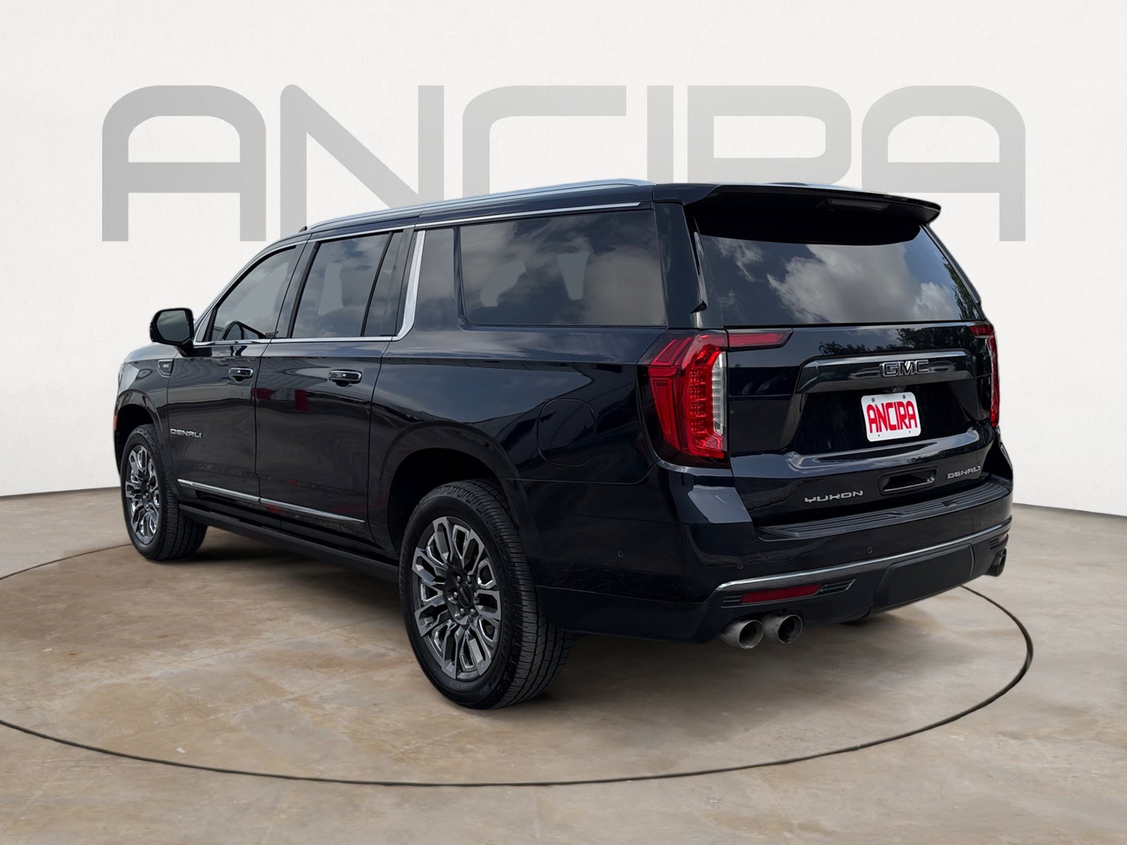 Used 2023 GMC Yukon XL Denali Ultimate AWD/4WD image 8