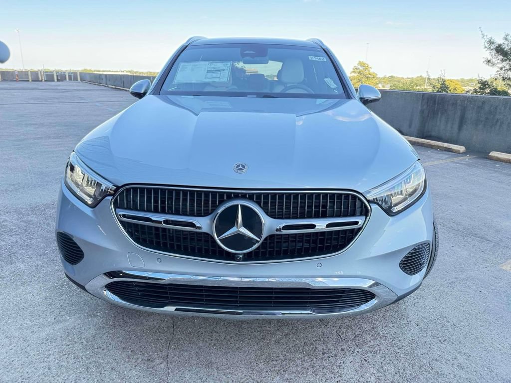 Used 2026 Mercedes-Benz GLC 300 image 2