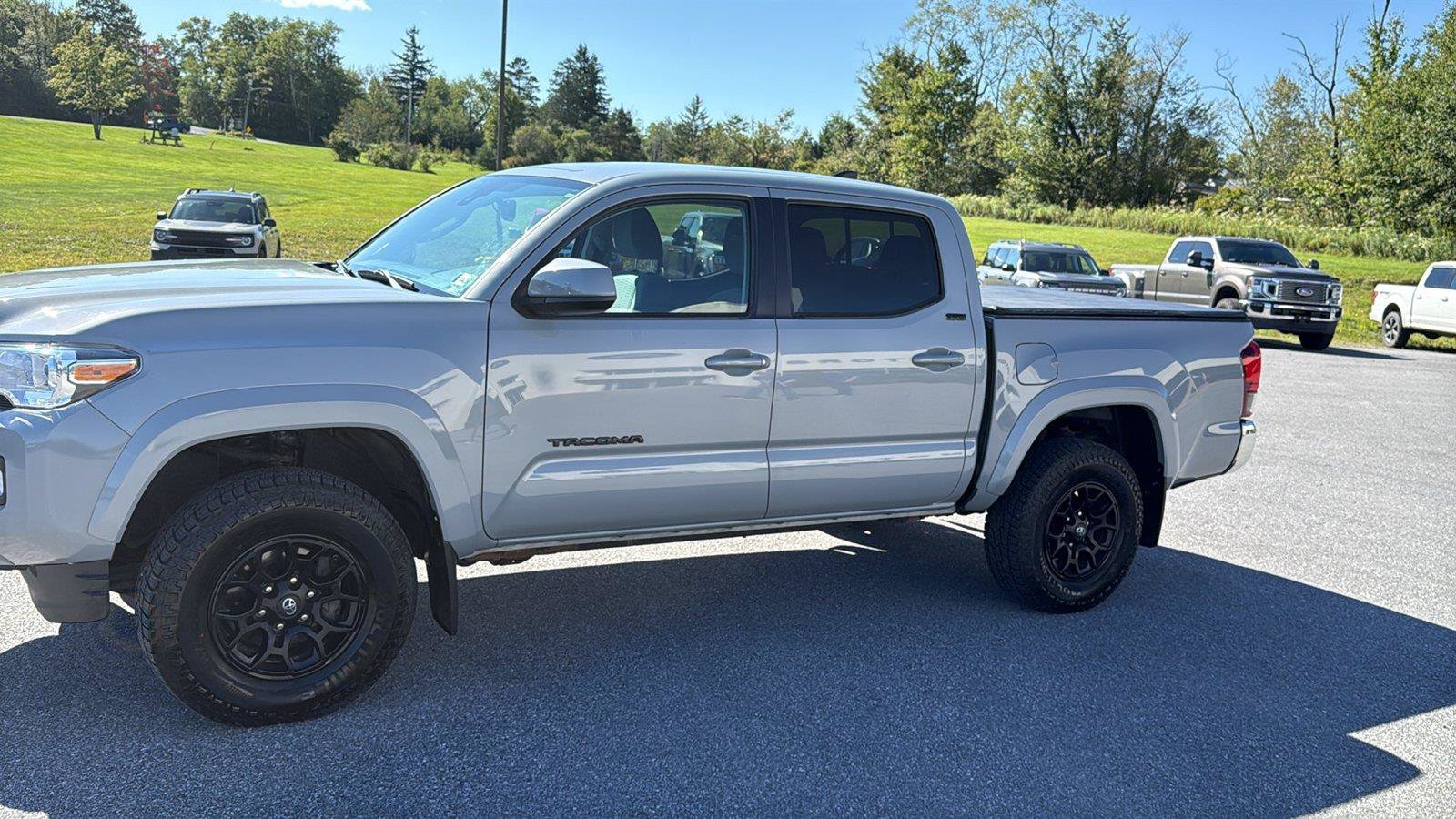 Used 2019 Toyota Tacoma SR5 AWD/4WD image 7