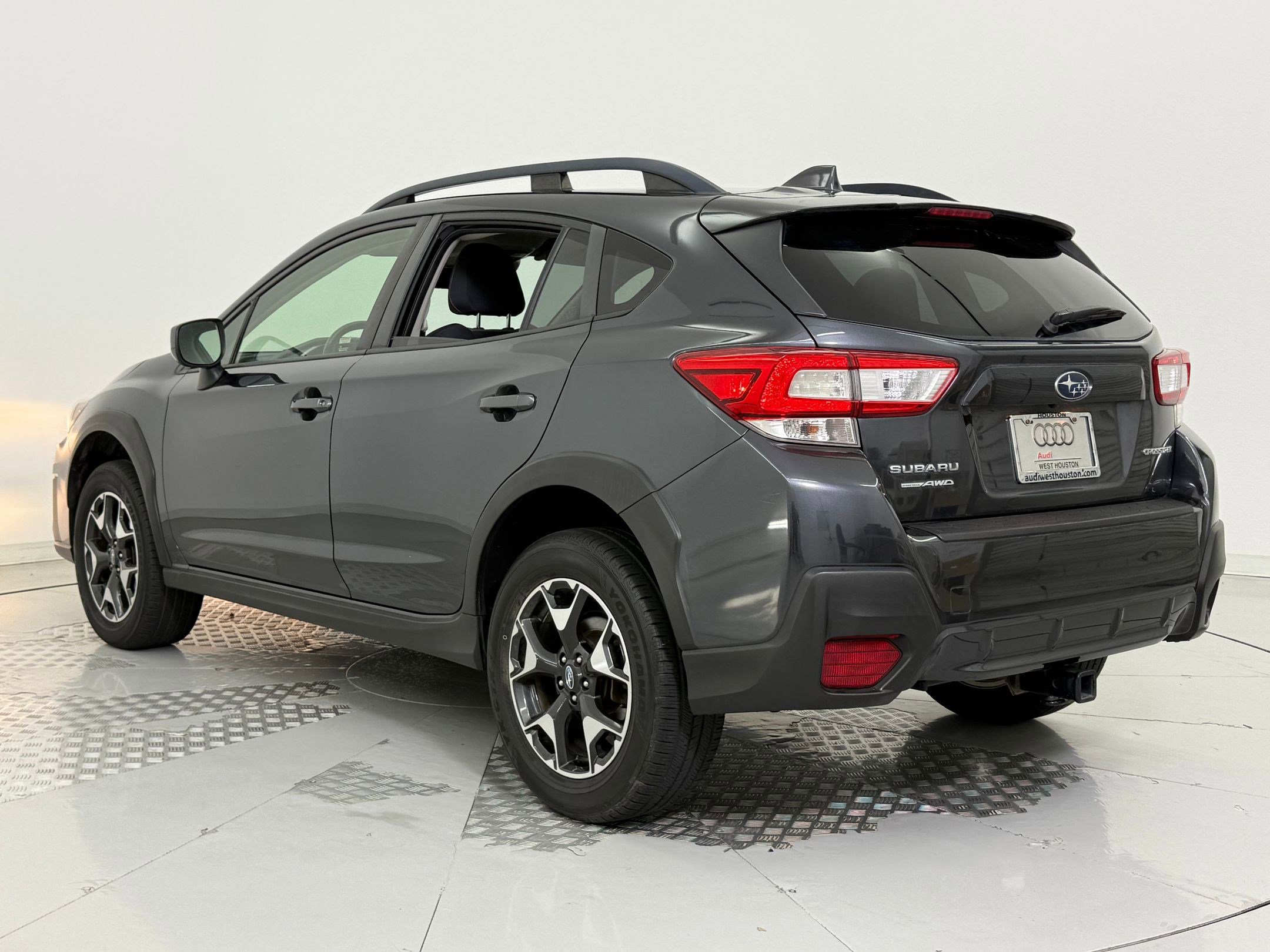 Used 2019 Subaru Crosstrek 2.0i Premium w/ Eyesight System image 3