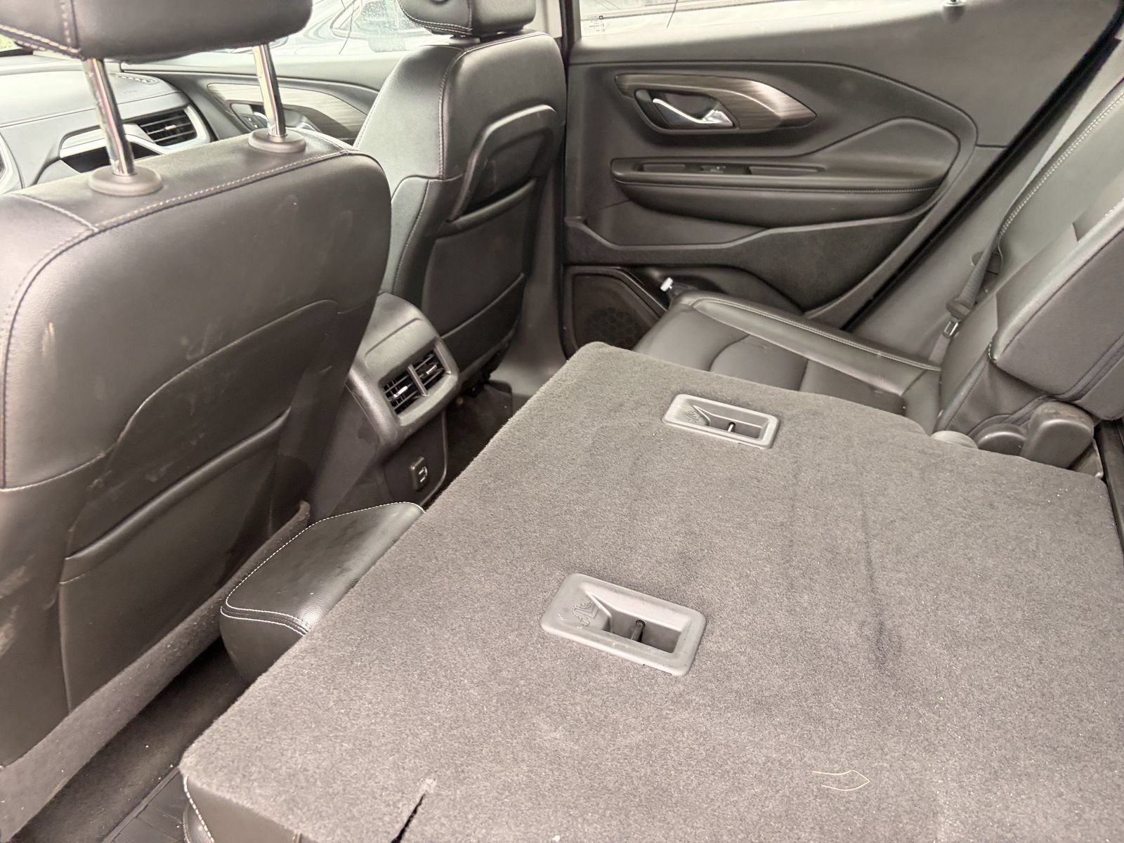Used 2023 GMC Terrain SLT FWD image 15