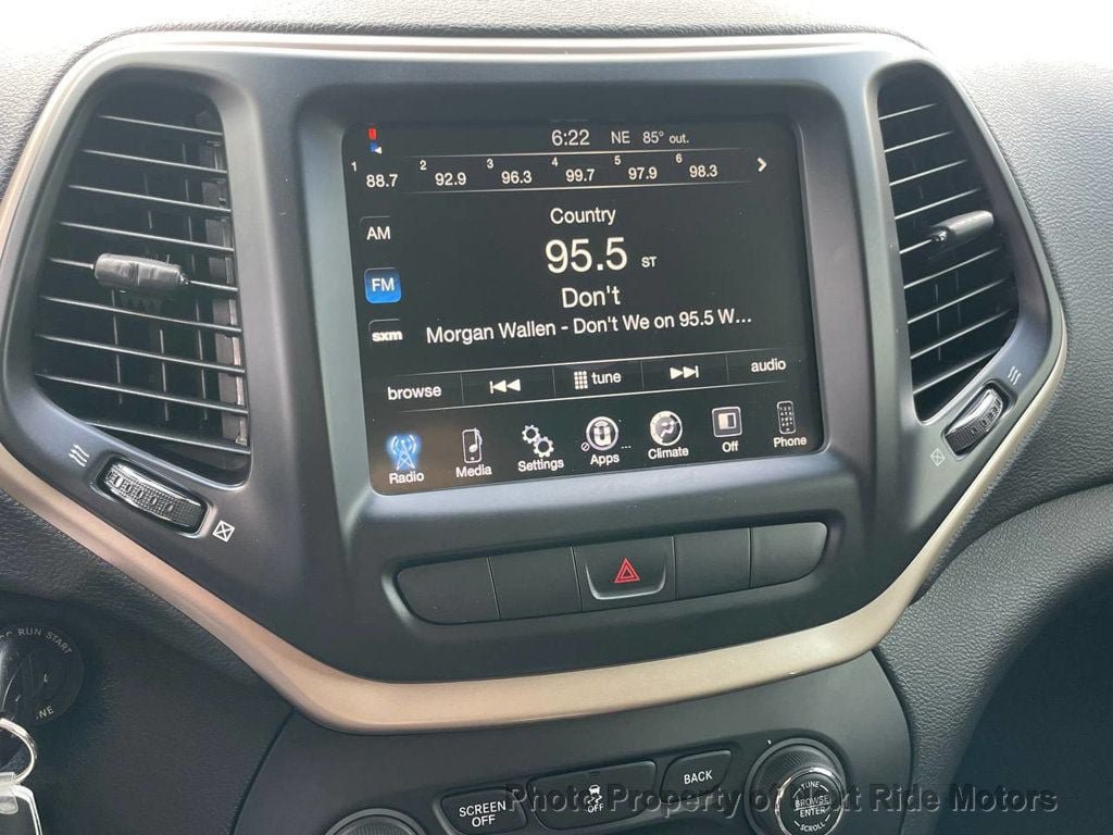 Used 2014 Jeep Cherokee Latitude FWD image 19