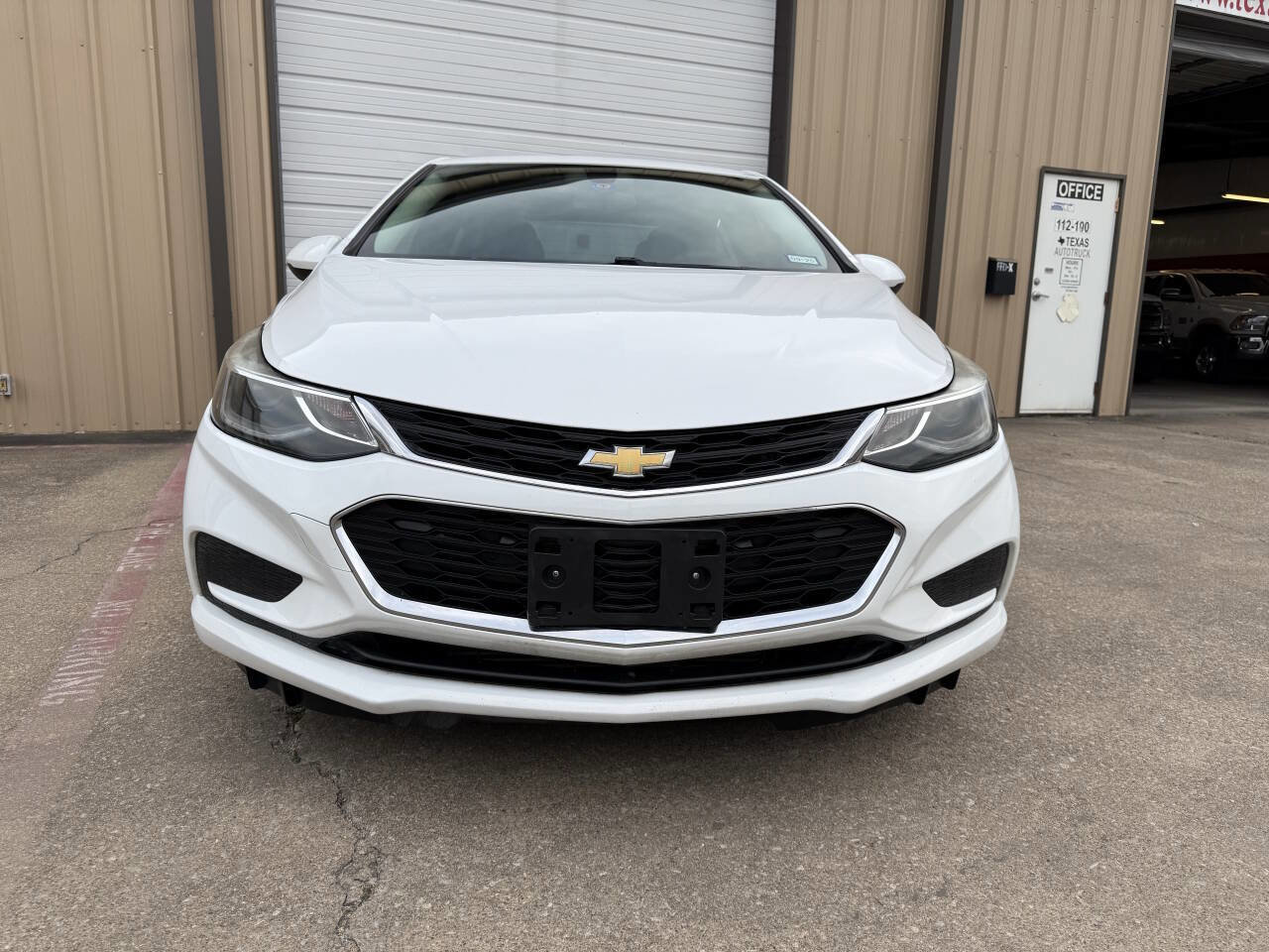 Used 2017 Chevrolet Cruze LT image 4
