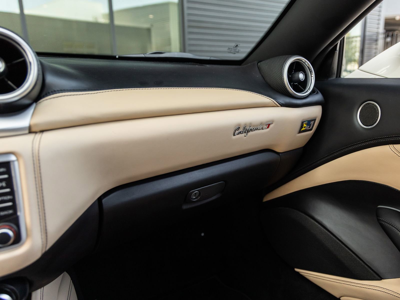 Used 2015 Ferrari California T RWD image 39