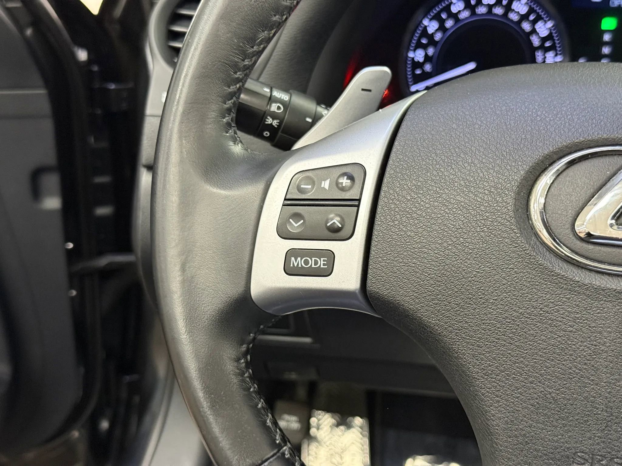 Used 2011 Lexus IS 250C w/ Luxury Pkg RWD image 36