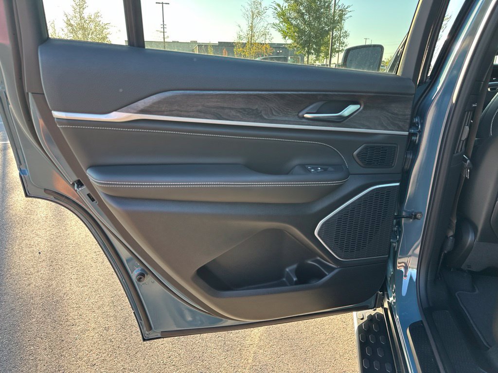New 2027 Jeep Grand Cherokee L Limited AWD/4WD image 14