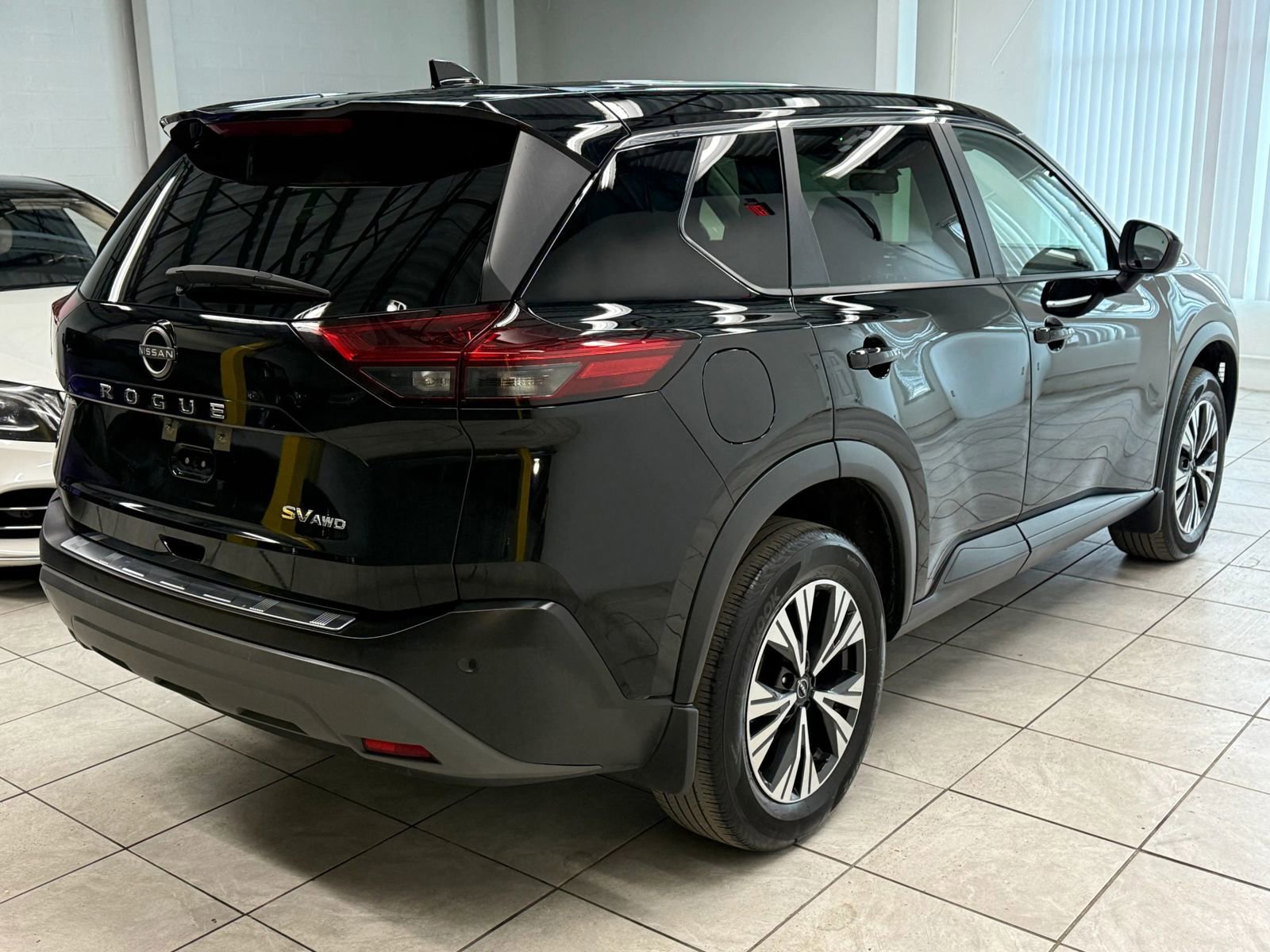 Used 2023 Nissan Rogue SV image 9