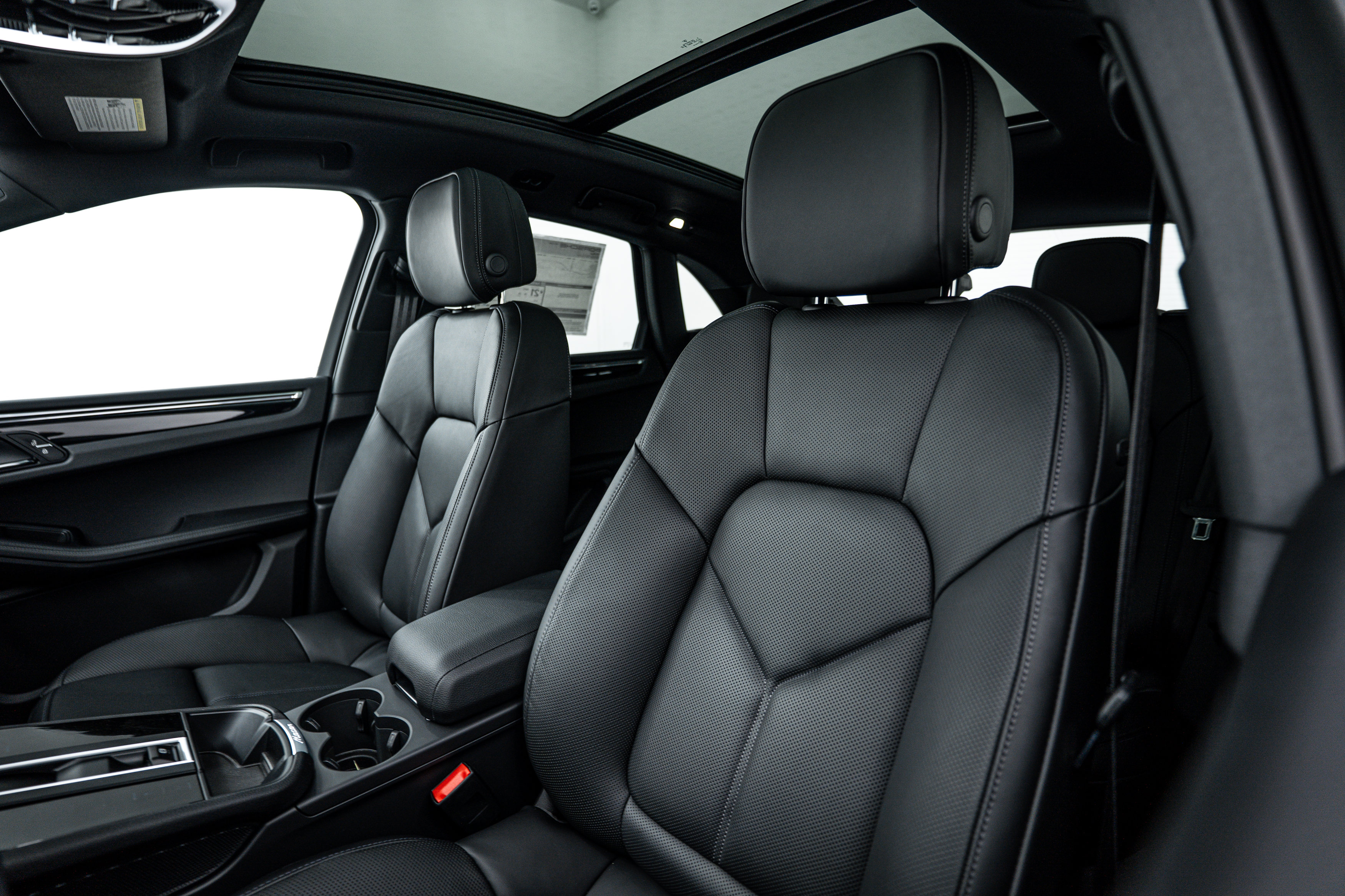 Certified 2026 Porsche Macan AWD/4WD image 21
