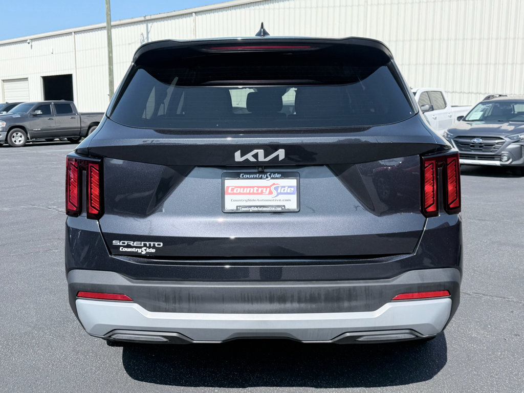 Used 2026 Kia Sorento LX FWD image 8