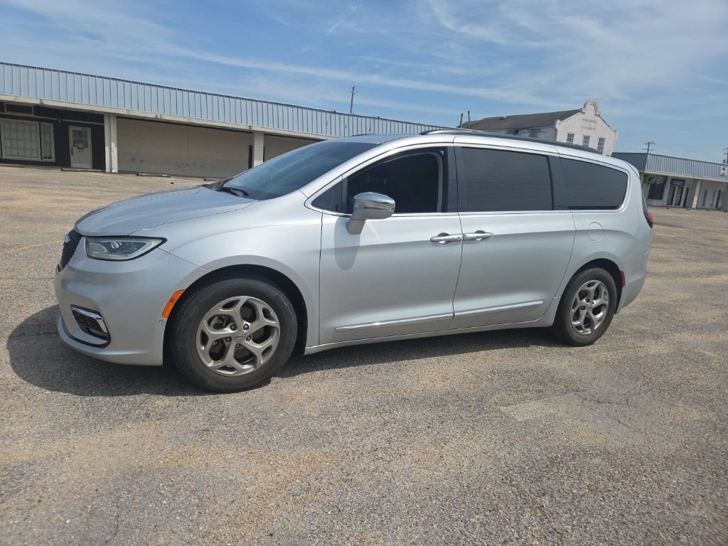 Used 2022 Chrysler Pacifica Limited FWD image 4