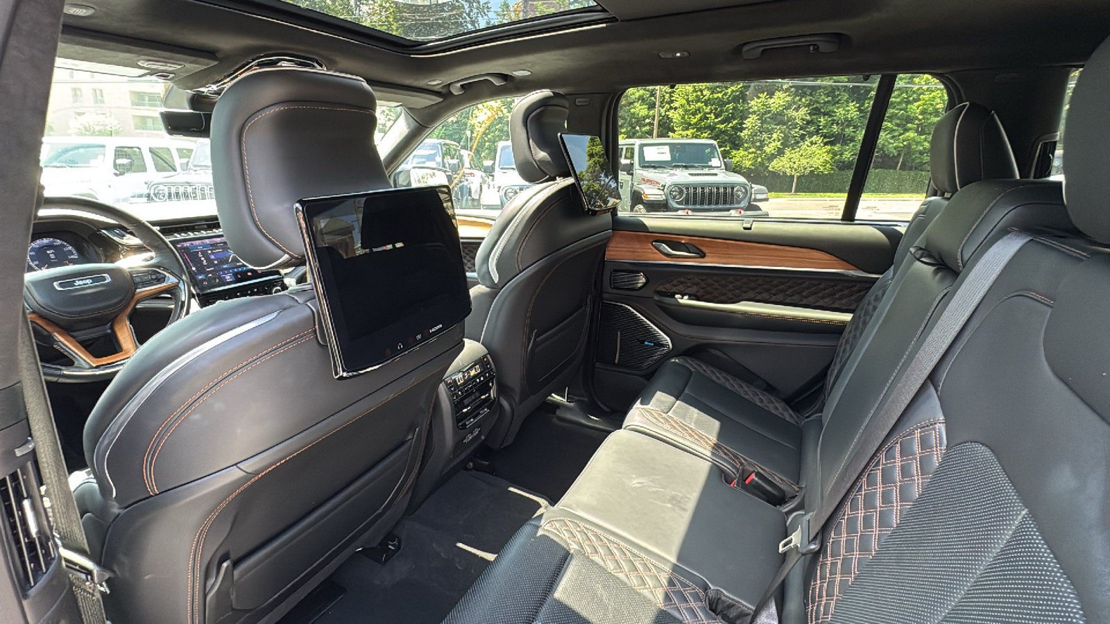 Certified 2024 Jeep Grand Cherokee L Summit AWD/4WD image 31