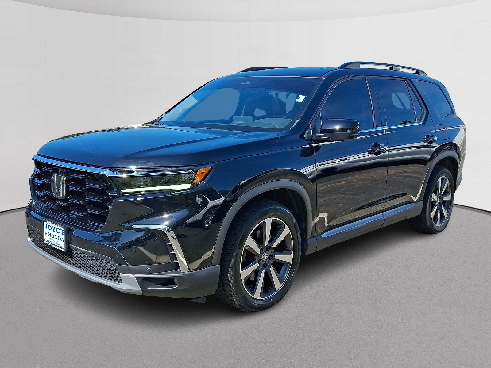 Certified 2025 Honda Pilot Touring image 5