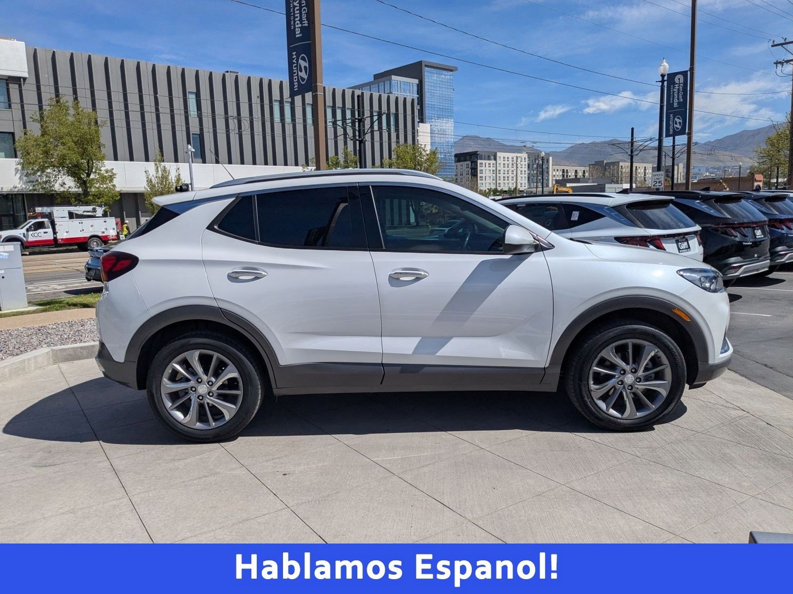 Used 2022 Buick Encore GX Essence w/ Experience Buick Package image 2