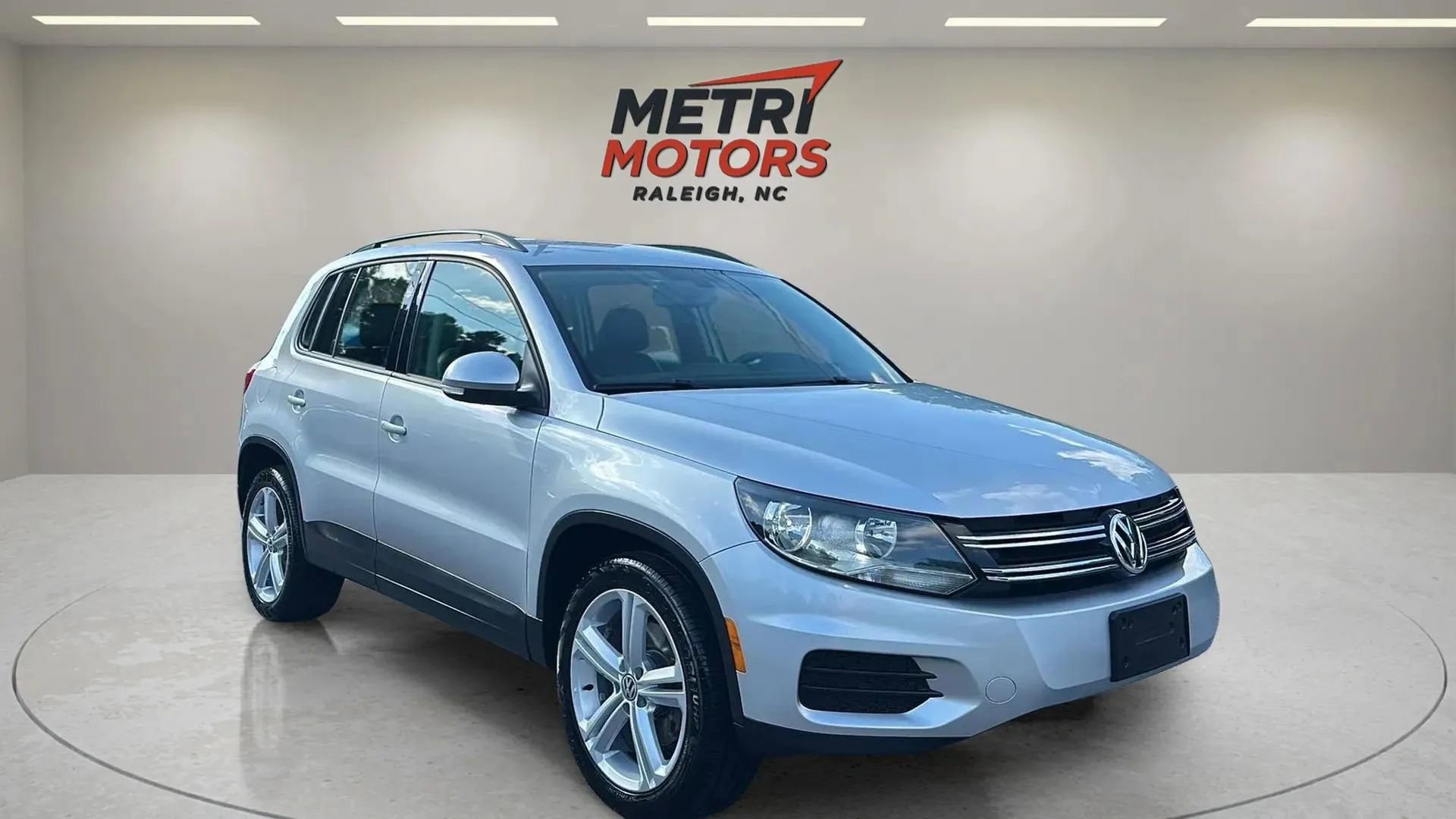 Used 2016 Volkswagen Tiguan S image 3