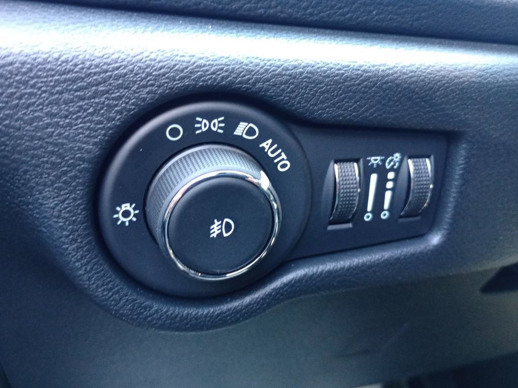 New 2026 Chrysler Pacifica Select image 21