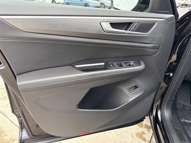 Used 2025 Volkswagen Atlas Cross Sport SE image 10