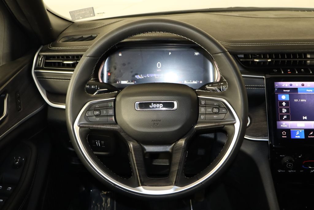 Used 2025 Jeep Grand Cherokee L Limited AWD/4WD image 7