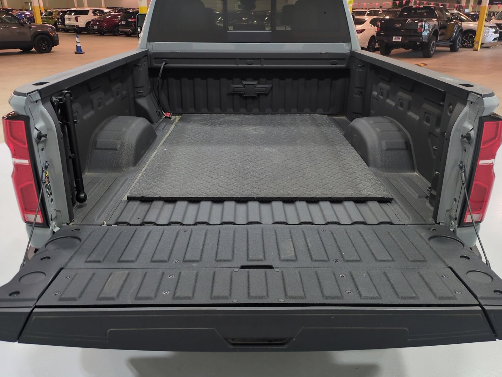 Used 2025 Chevrolet Silverado 2500 ZR2 w/ Technology Package AWD/4WD image 15