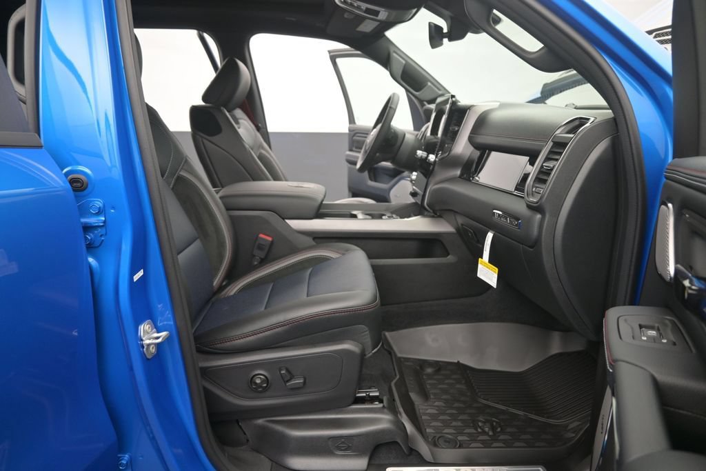 New 2026 RAM 1500 Laramie AWD/4WD image 18