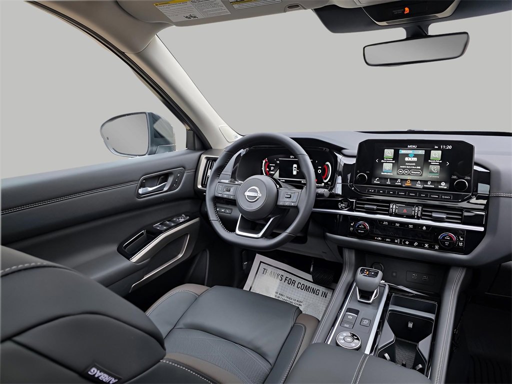 New 2025 Nissan Pathfinder Platinum image 14