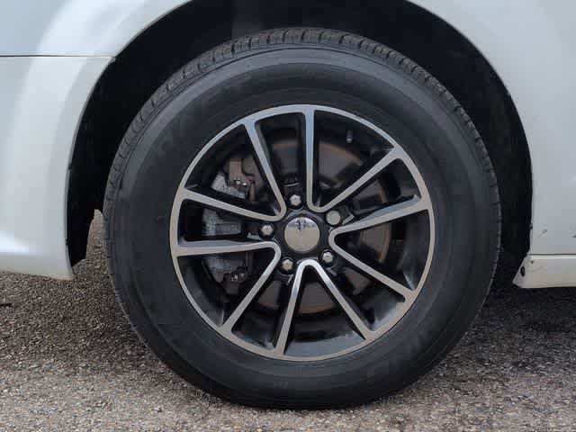 Used 2016 Dodge Grand Caravan SE image 13