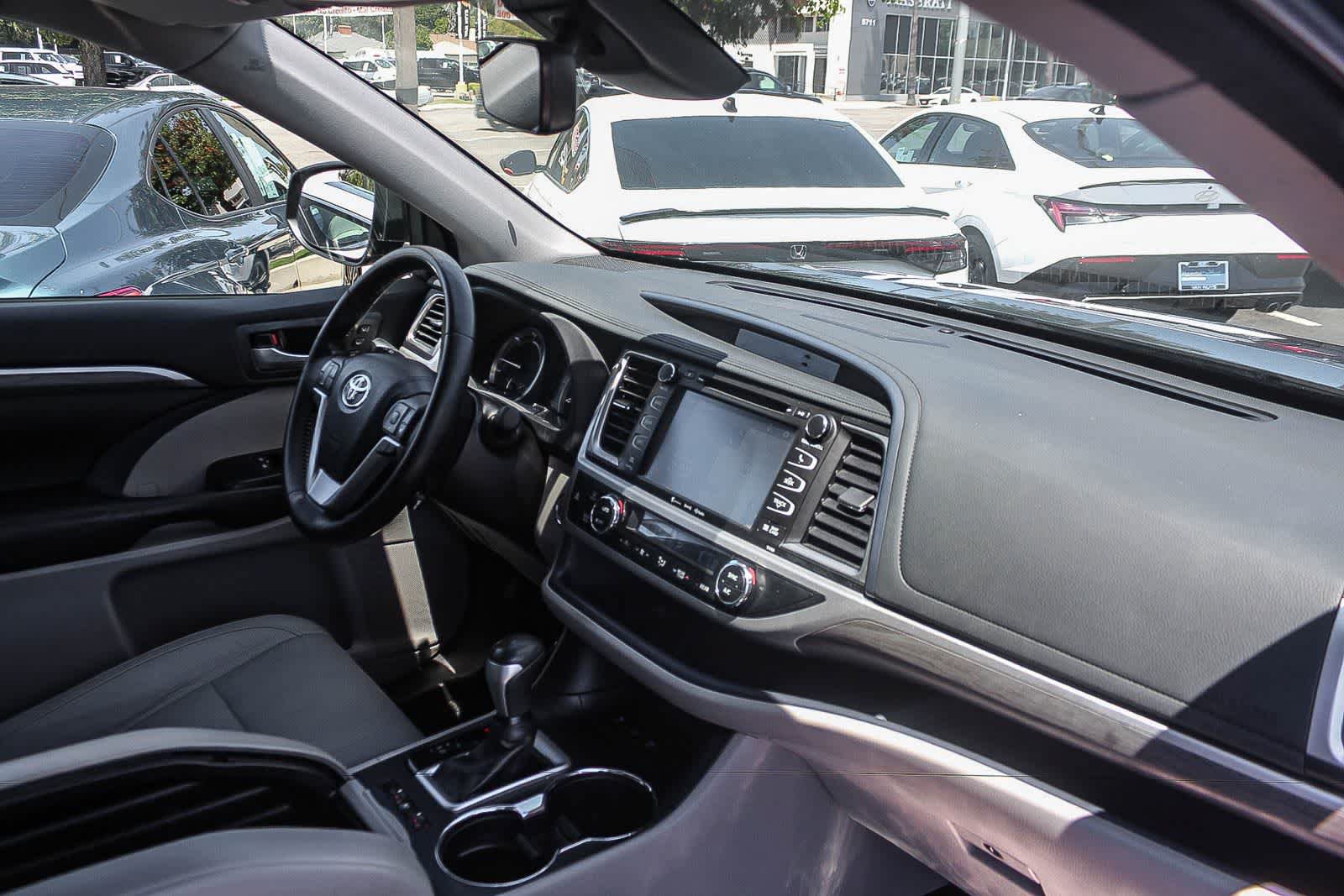 Used 2017 Toyota Highlander Limited AWD/4WD image 21