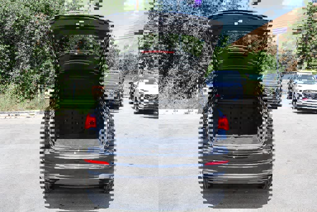 Used 2023 Audi Q3 2.0T Premium w/ Convenience Package AWD/4WD image 26