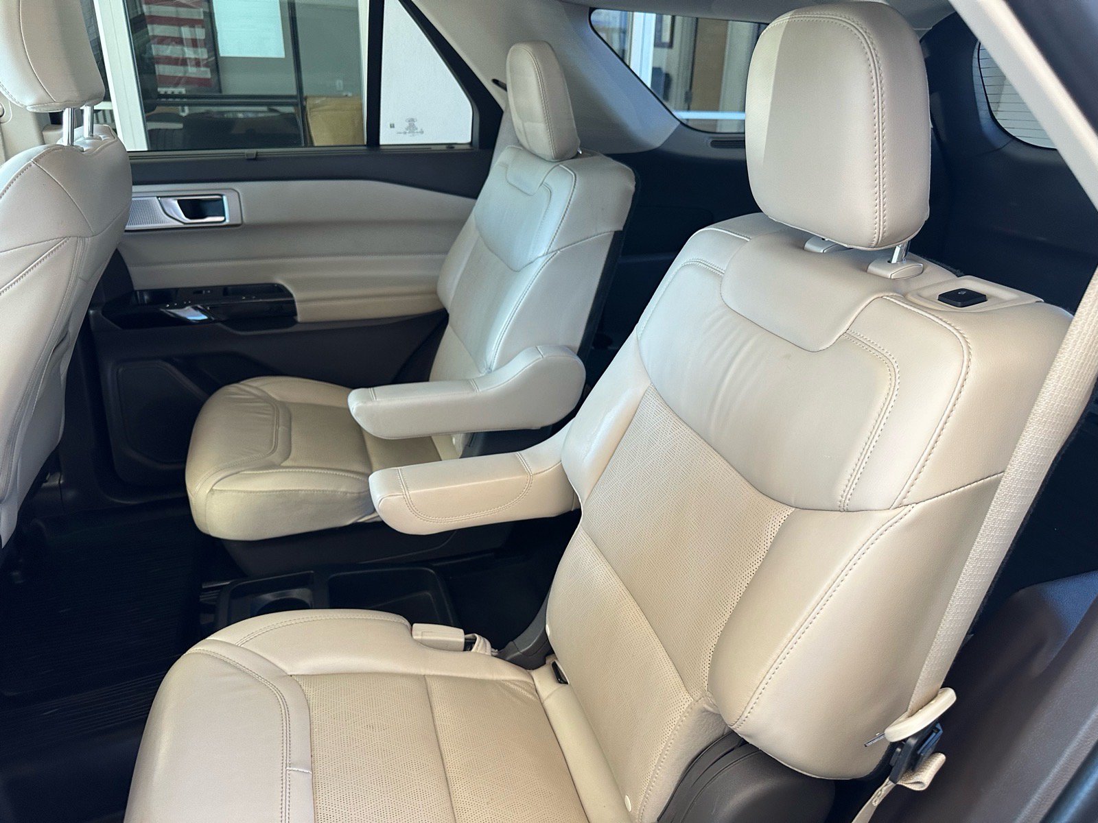 Used 2021 Ford Explorer Platinum w/ Equipment Group 601A AWD/4WD image 24