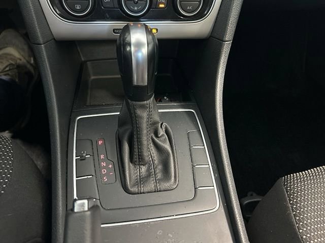 Used 2016 Volkswagen Passat 1.8T S image 16