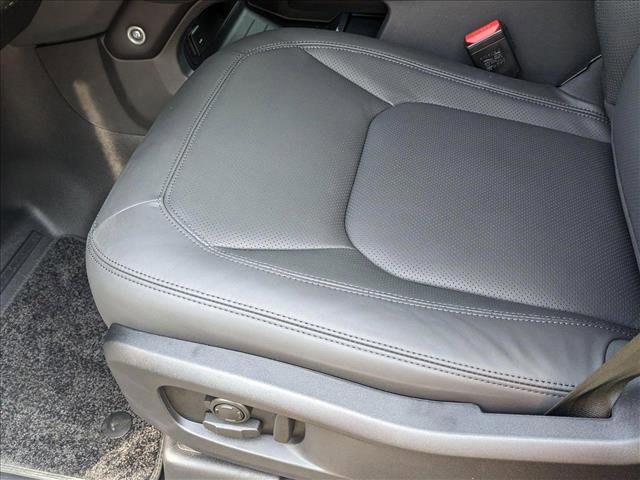 New 2025 Land Rover Defender 110 S image 4