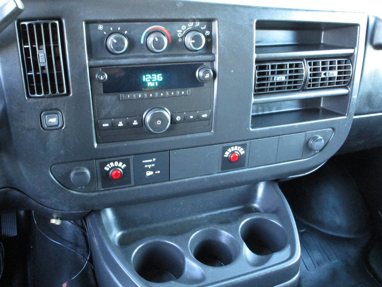 Used 2010 Chevrolet Express 2500 image 14