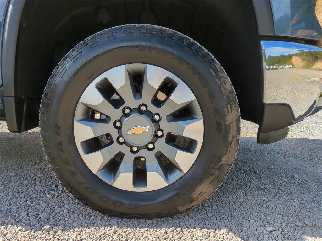 Used 2025 Chevrolet Silverado 2500 LT image 11