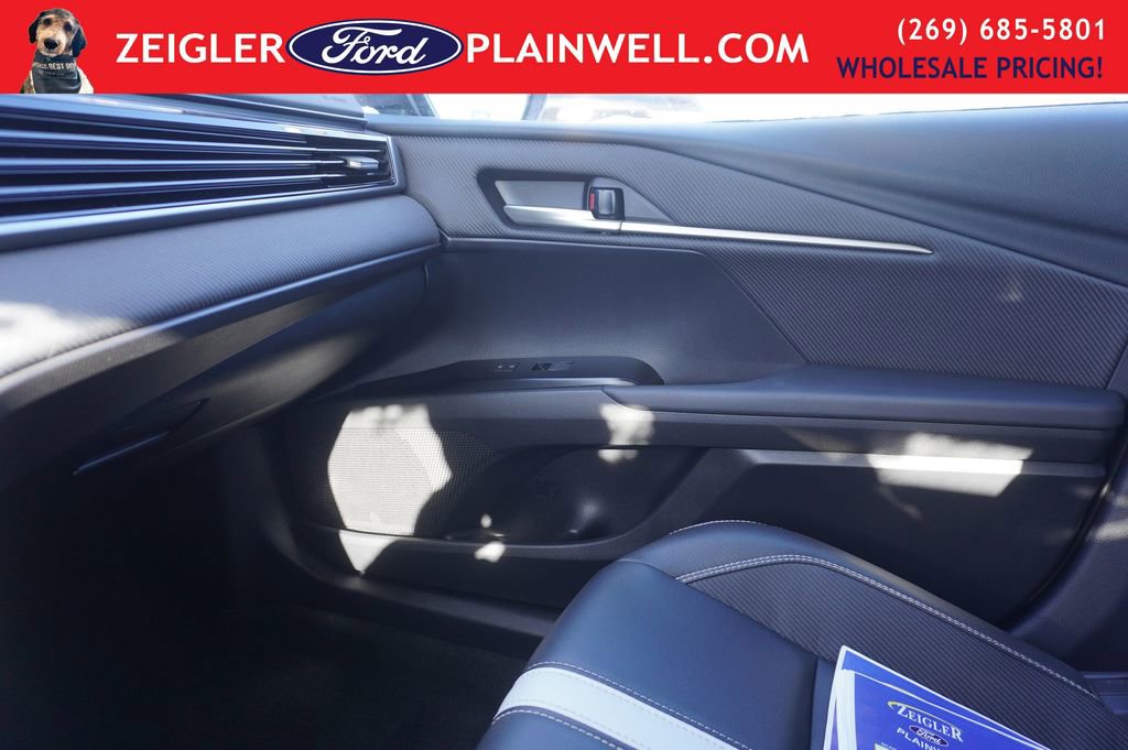 Used 2025 Toyota Camry SE image 28