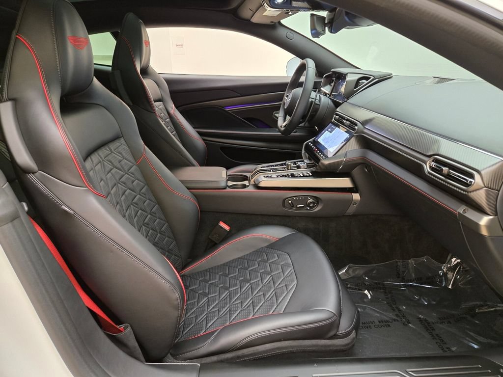 Used 2025 Aston Martin Vanquish RWD image 23
