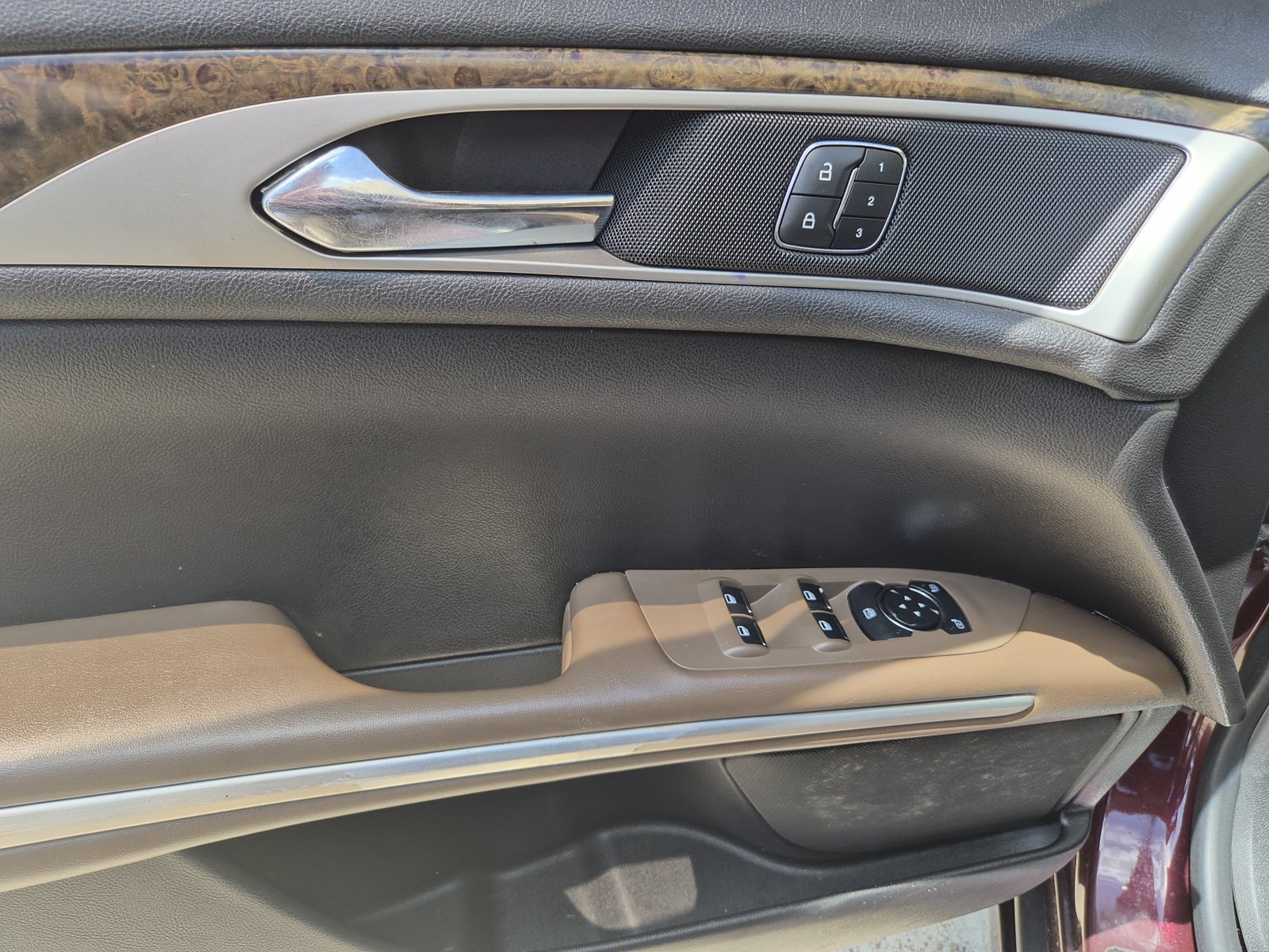 Used 2013 Lincoln MKZ FWD image 12