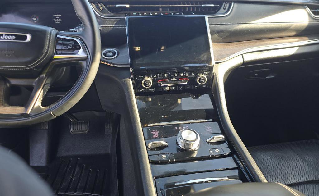 Used 2022 Jeep Grand Cherokee Overland w/ Advanced Protech Group III image 8