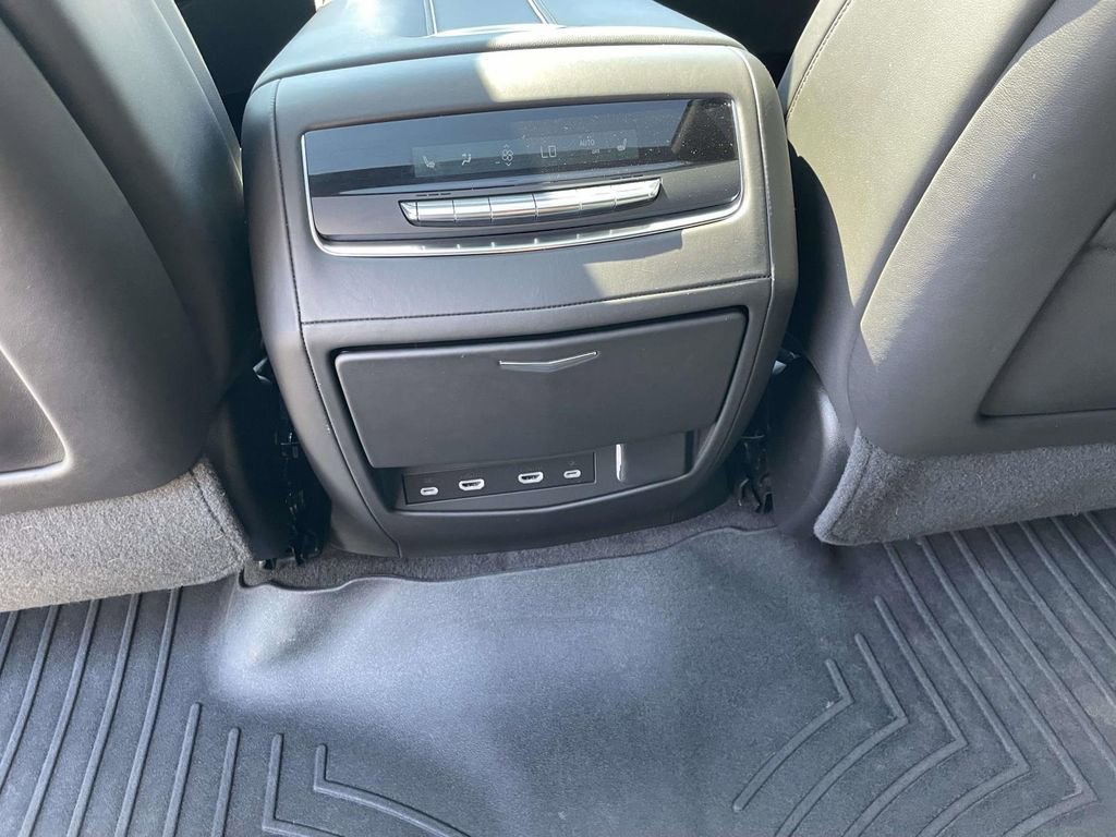 Used 2023 Cadillac Escalade ESV V w/ LPO, ONYX Package AWD/4WD image 16