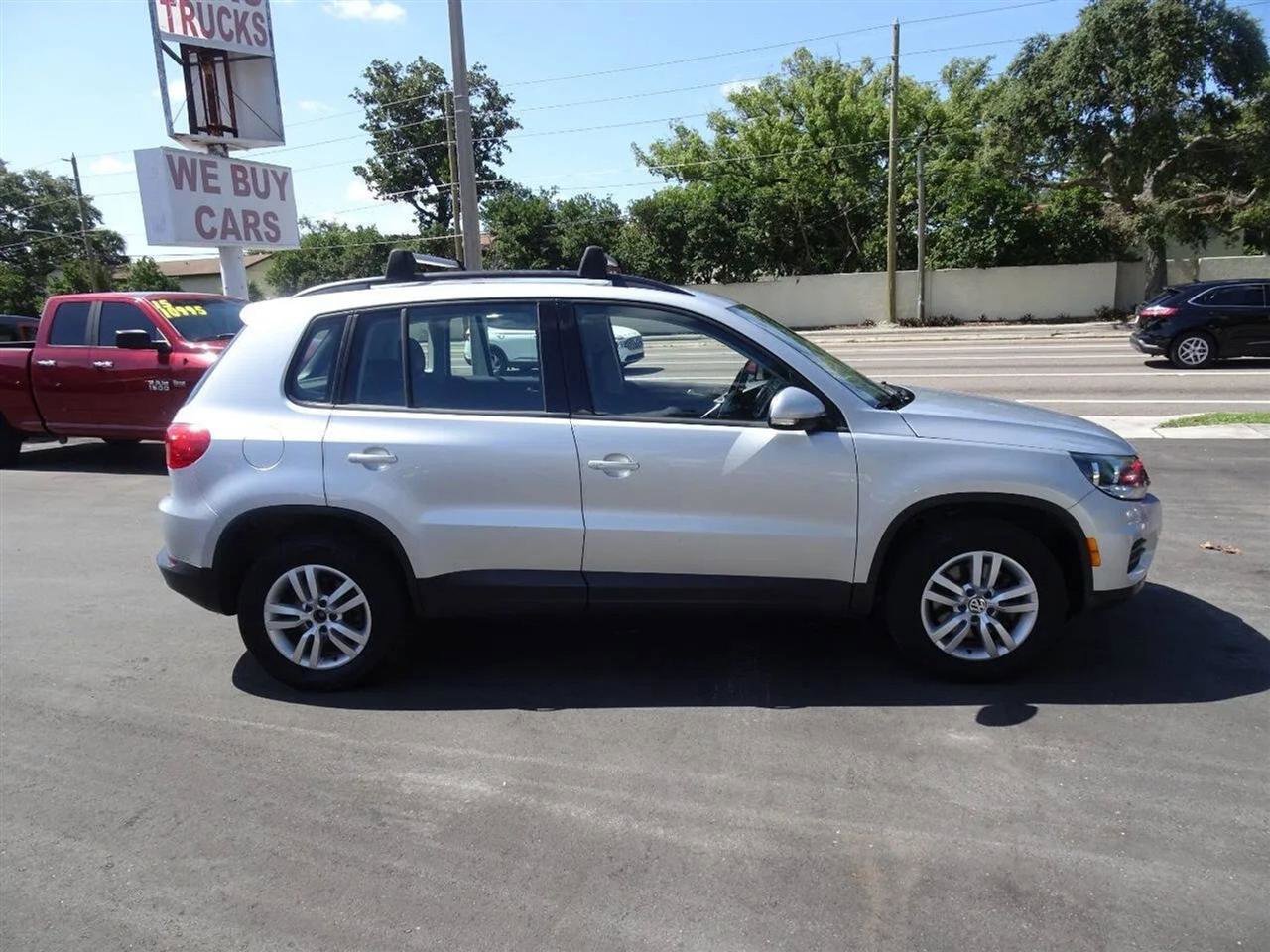 Used 2017 Volkswagen Tiguan S image 4