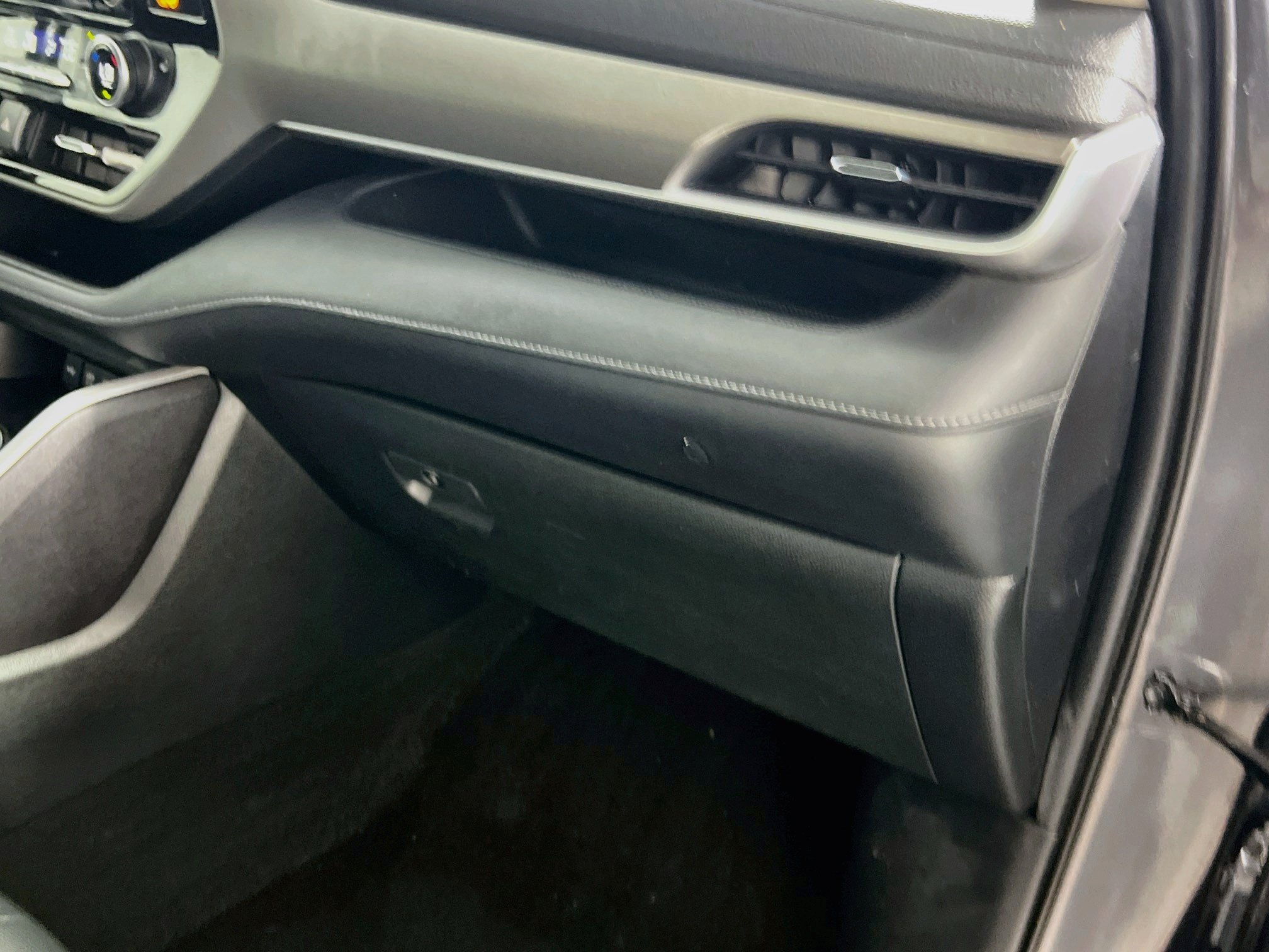Used 2020 Toyota Highlander XLE FWD image 34
