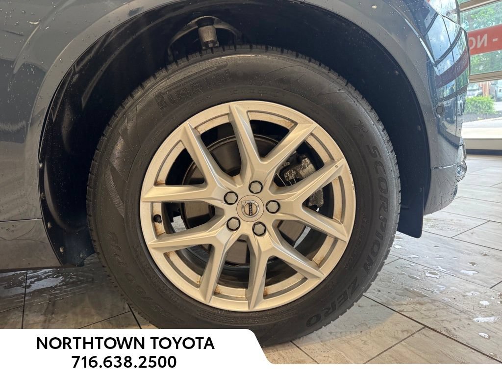 Used 2019 Volvo XC60 T5 Momentum w/ Multimedia Package AWD/4WD image 9