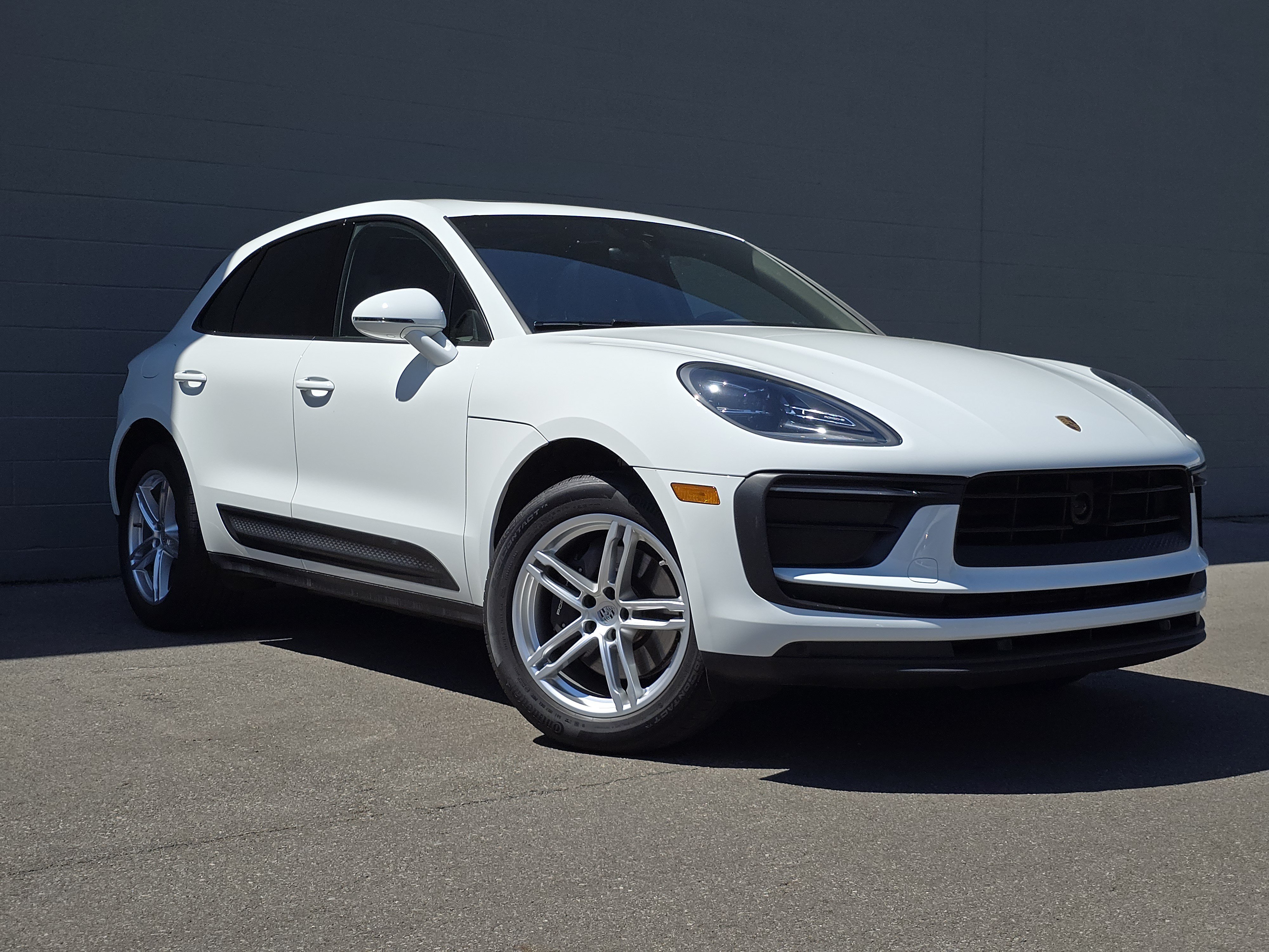 Certified 2023 Porsche Macan AWD/4WD image 7