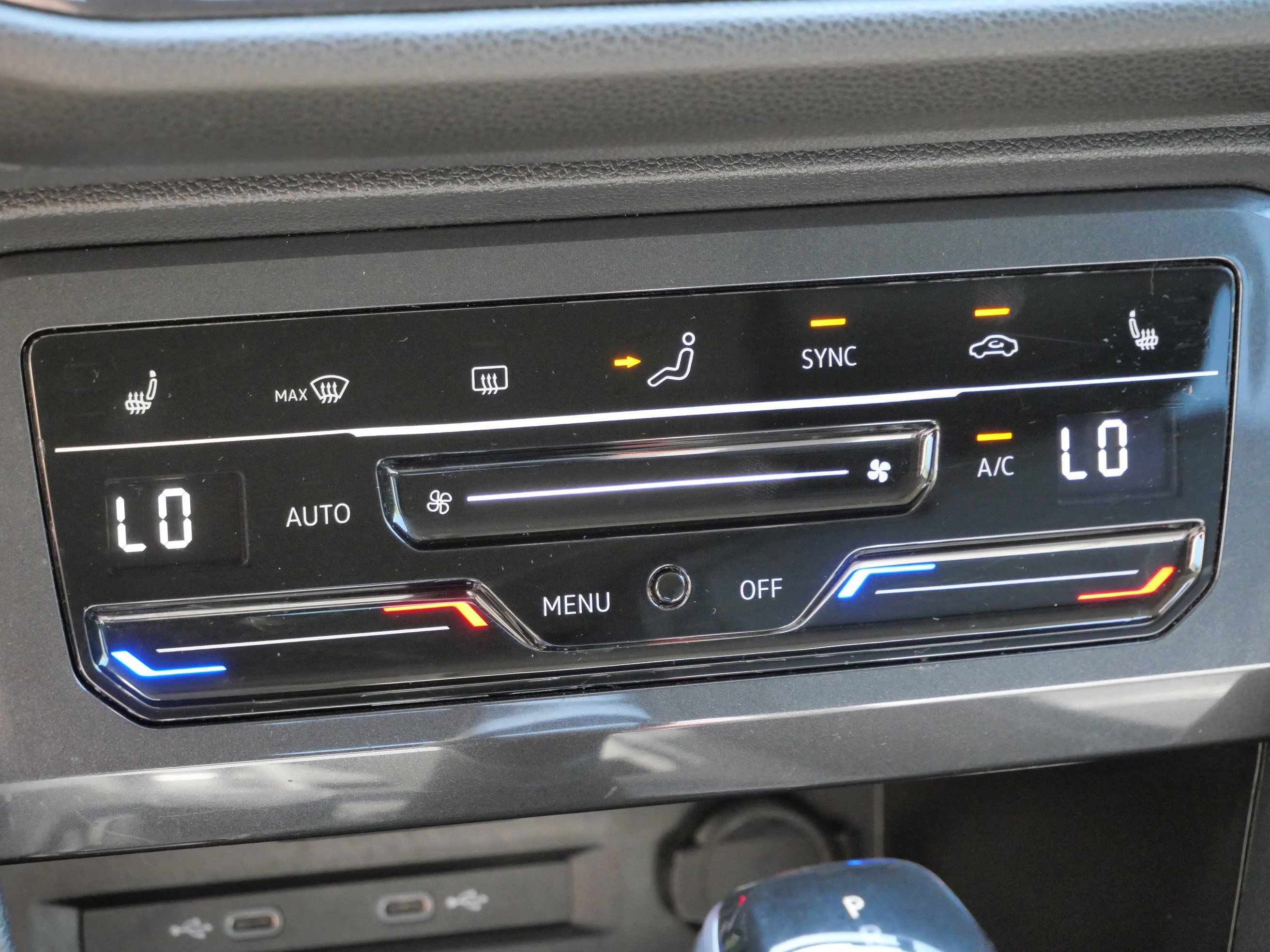 Certified 2024 Volkswagen Tiguan SE image 24