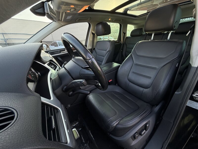 Used 2012 Volkswagen Touareg Hybrid AWD/4WD image 41
