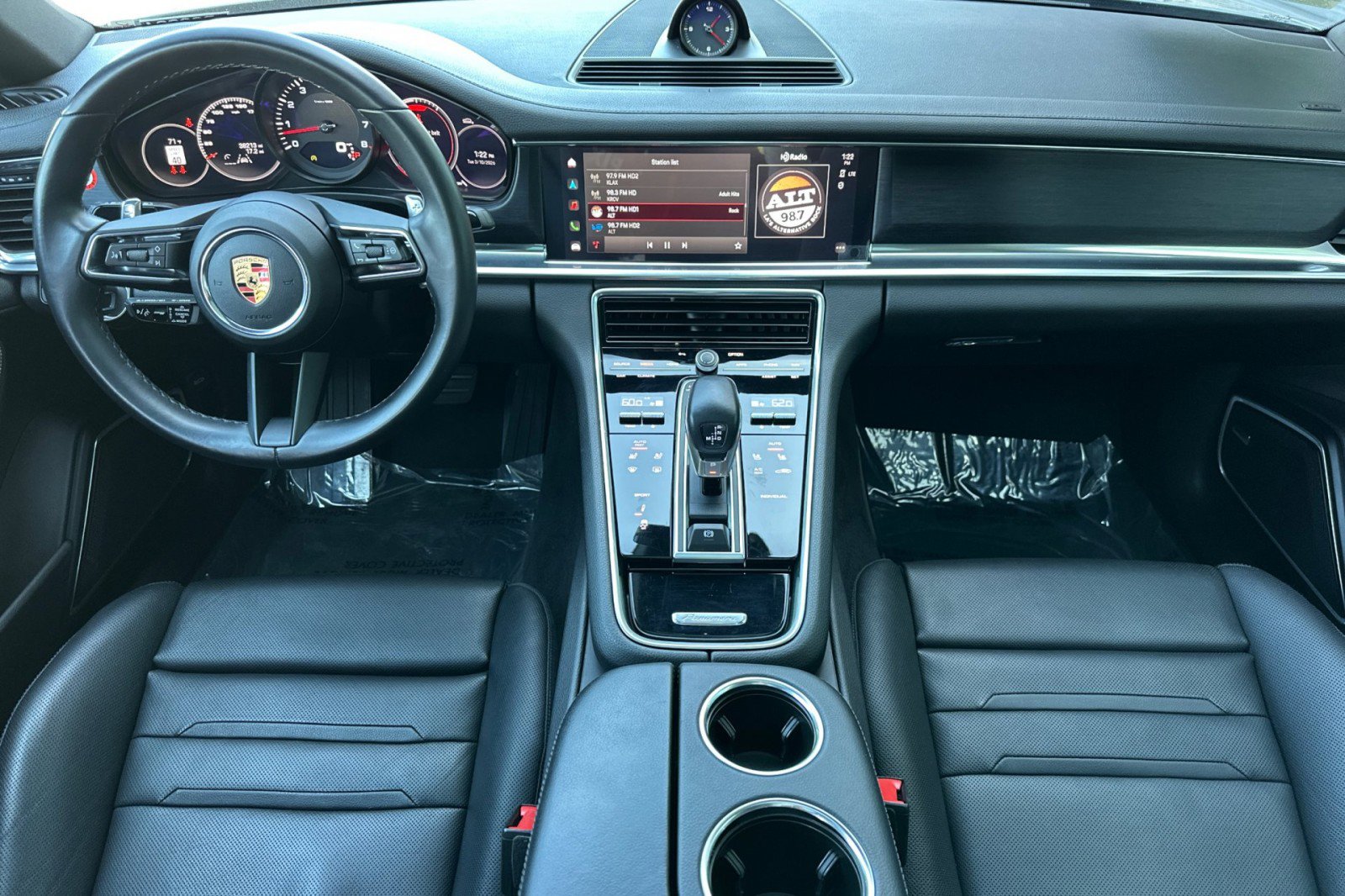 Certified 2023 Porsche Panamera Platinum Edition image 6