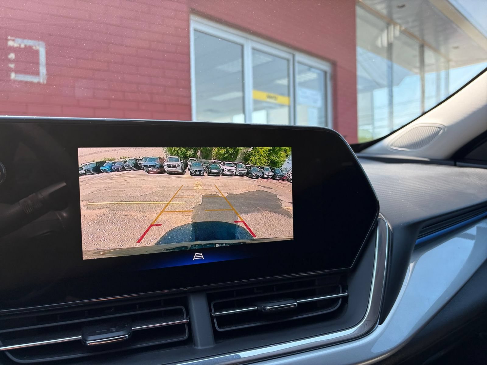 Used 2025 Chevrolet Trax LT FWD image 22