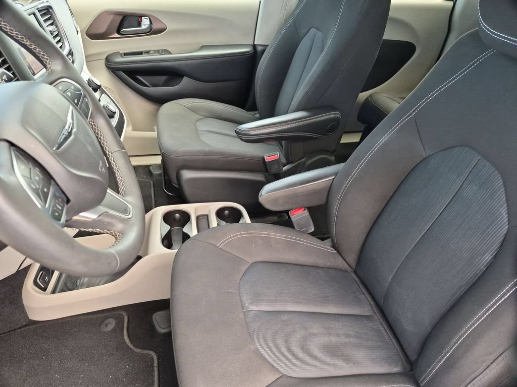 Used 2023 Chrysler Voyager LX FWD image 24