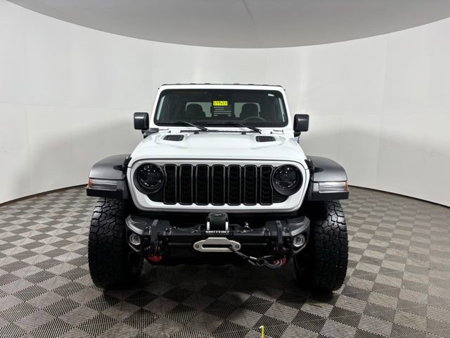Used 2024 Jeep Gladiator Rubicon w/ Convenience Group AWD/4WD image 2