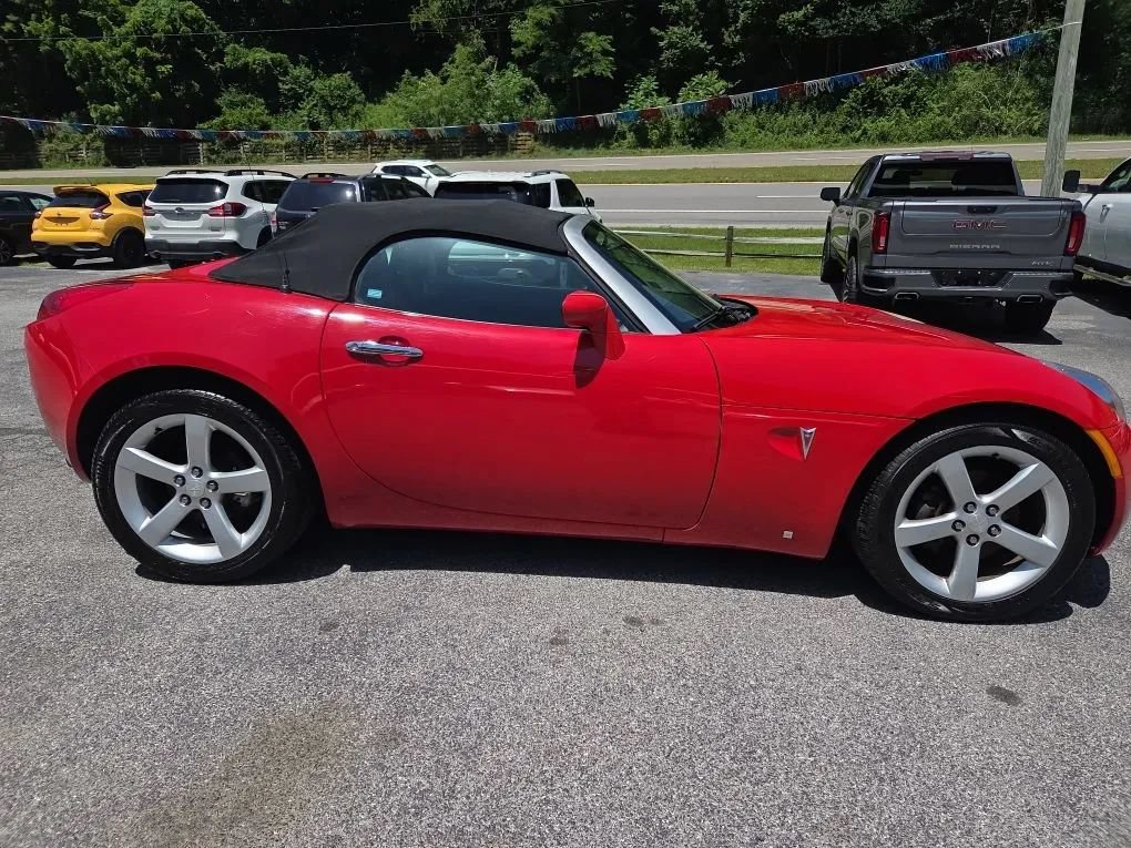 Used 2006 Pontiac Solstice Convertible w/ Premium Package RWD image 4