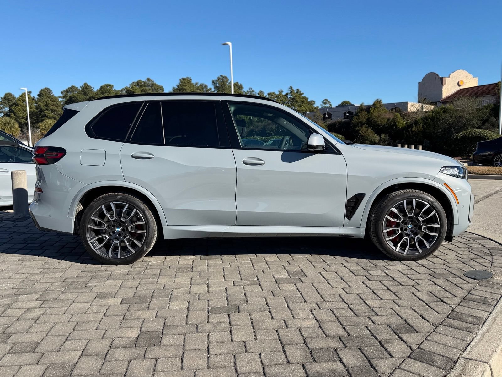 Used 2026 BMW X5 xDrive50e w/ M Sport Package AWD/4WD image 8